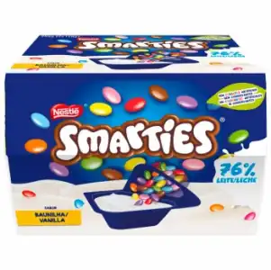 Yogur de vainilla con grageas de chocolate Nestlé Smarties pack de 2 unidades de 128 g.